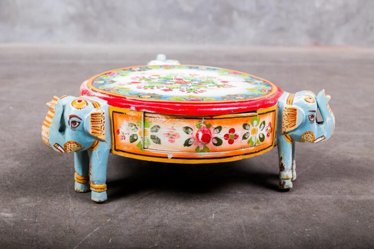 Mesa elefante pintada a mano