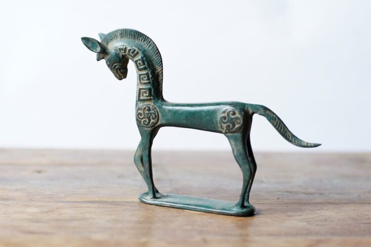 Caballo de metal verde - Imagen 2