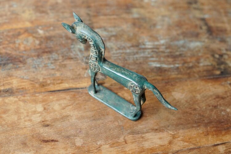 Caballo de metal verde - Imagen 3