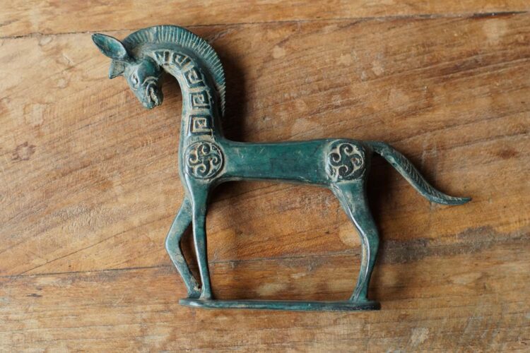 Caballo de metal verde - Imagen 4