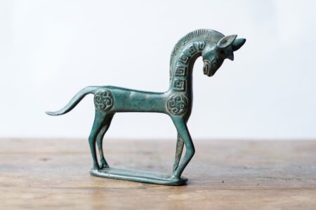 Caballo de metal verde