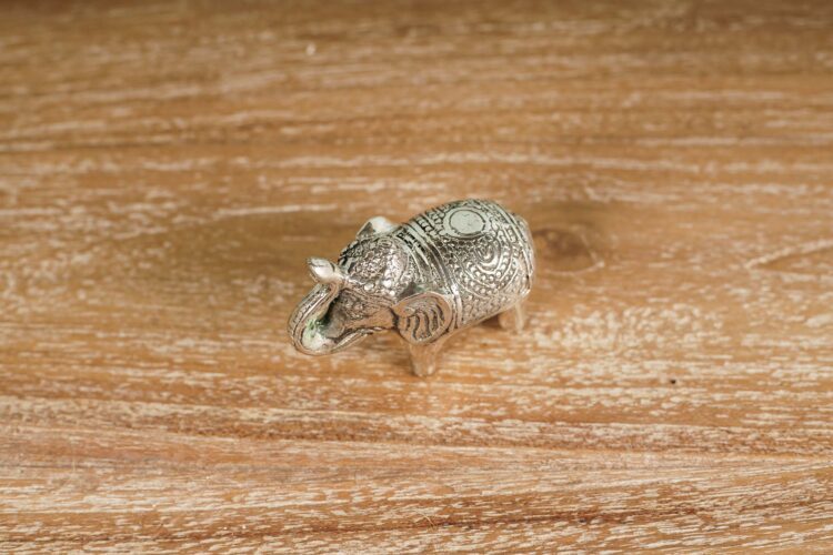 Elefante de metal pequeño - Imagen 3