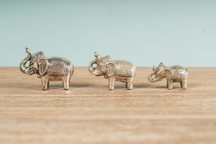 Elefante de metal pequeño - Imagen 4