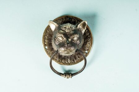 Toca puerta gato de bronce