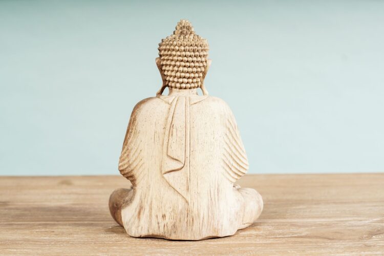Buda de madera clara - Imagen 5