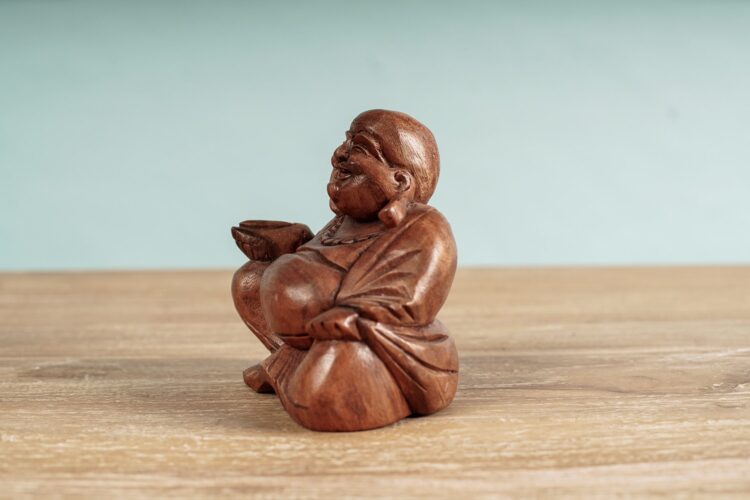 Buda feliz de madera oscura pequeño - Imagen 3