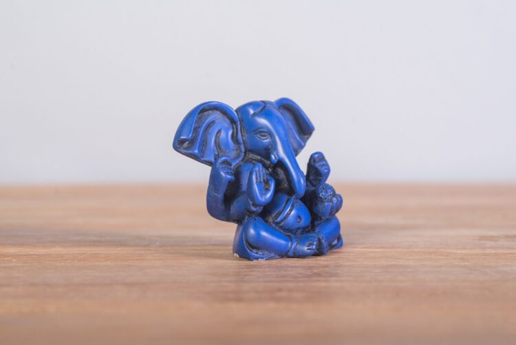 Ganesh orejón de resina 12 cms (3 colores) - Imagen 2