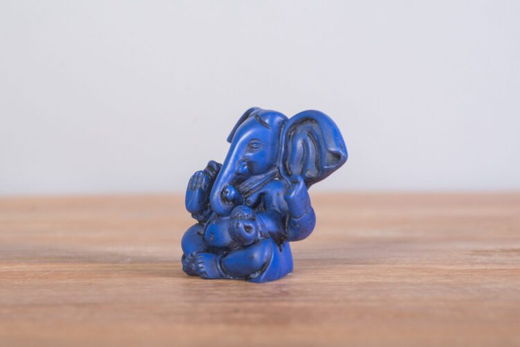 Ganesh orejón de resina 12 cms (3 colores) - Imagen 3