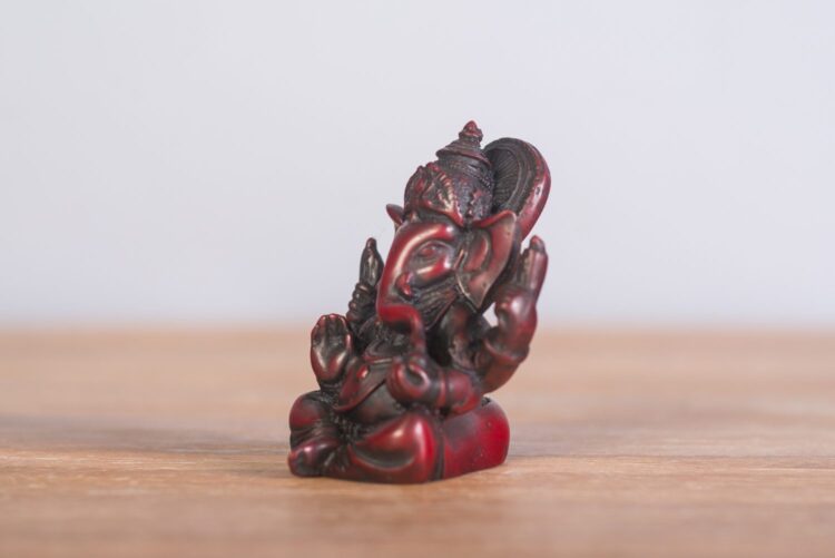 Ganesh de resina 9 cms. color rojo - Imagen 3