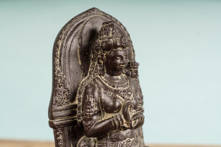 Figura diosa Tara de Piedra Reconstituida - Imagen 5