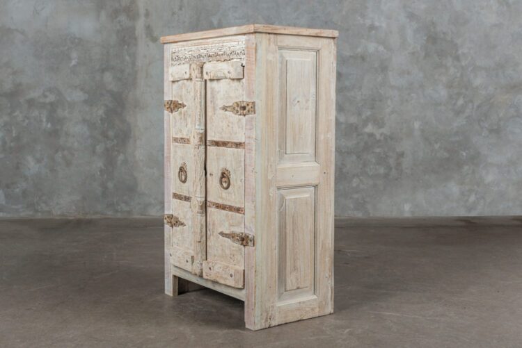 Alacena india de madera con aplicaciones en fierro - Imagen 3