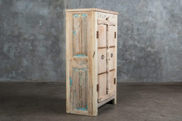 Alacena india de madera con aplicaciones en fierro - Imagen 2