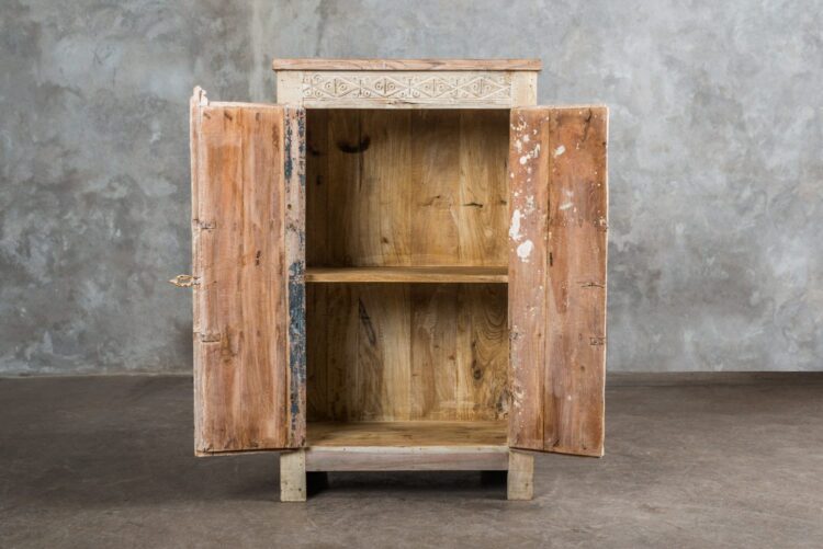 Alacena india de madera con aplicaciones en fierro - Imagen 3