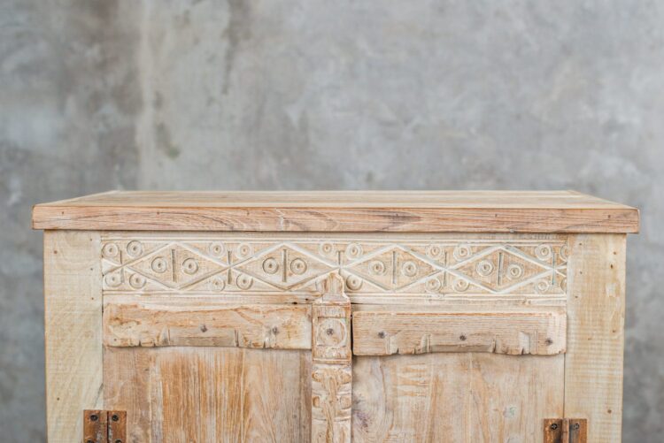 Alacena india de madera con aplicaciones en fierro - Imagen 6