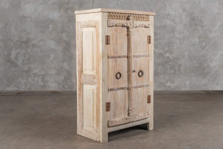 Alacena india de madera con aplicaciones en fierro - Imagen 2
