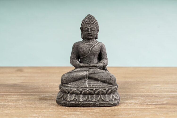 Figura Buda de Piedra Reconstituida