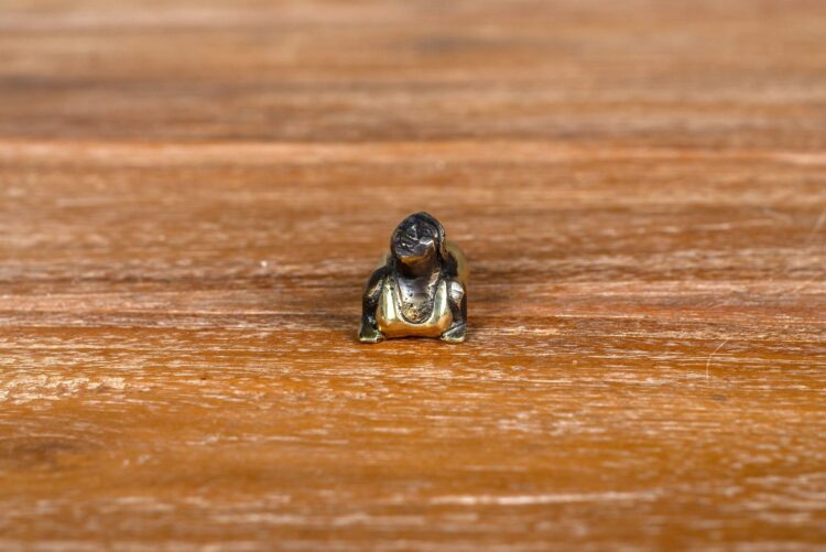 Figuras decorativas en poses de yoga - Imagen 15