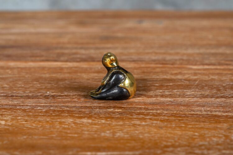 Figuras decorativas en poses de yoga - Imagen 17
