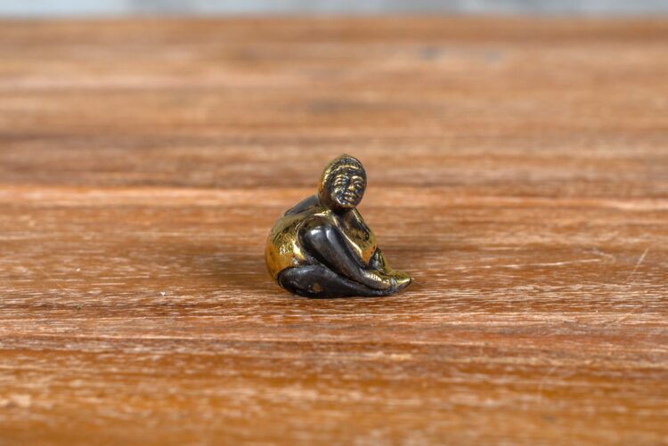 Figuras decorativas en poses de yoga - Imagen 19