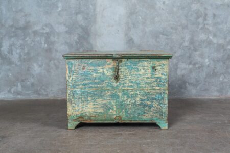 Baúl de madera pintura celeste decapada