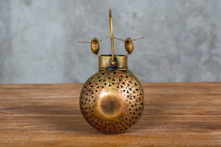 Farol de metal con pajaritos tallado - Imagen 3