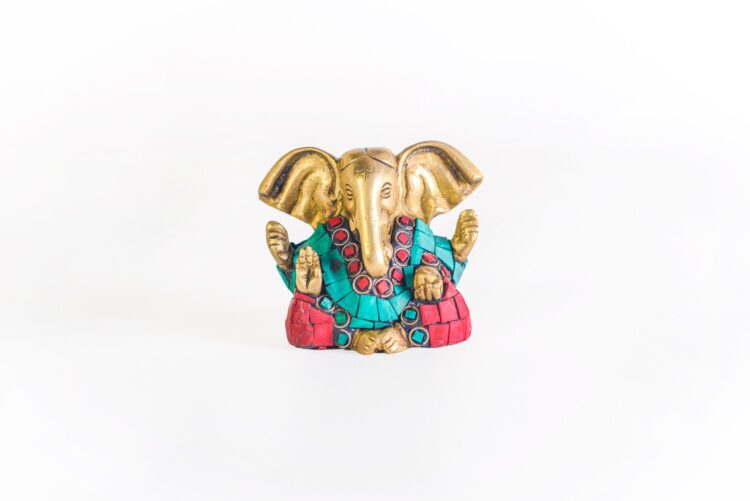 Ganesh con piedras incrustadas