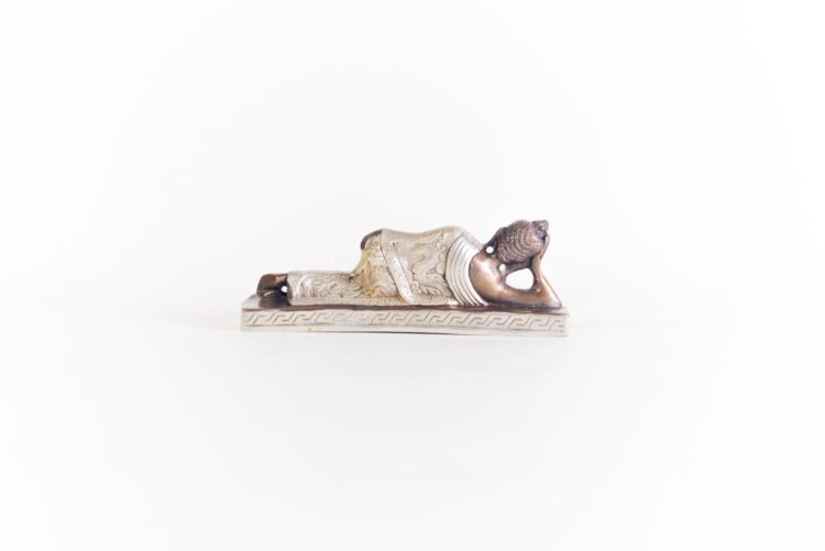 Buda recostado de bronce - Imagen 4