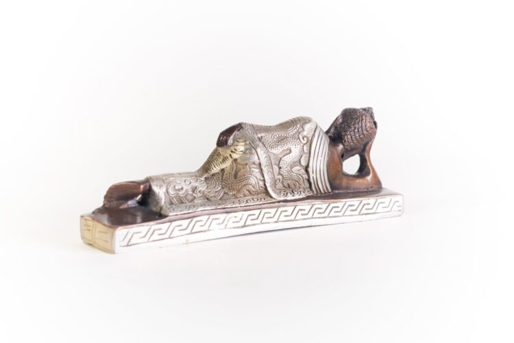 Buda recostado de bronce - Imagen 2