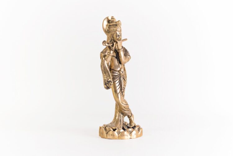 Krishna tocando flauta