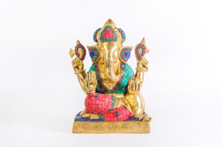 Ganesha de bronce y piedra