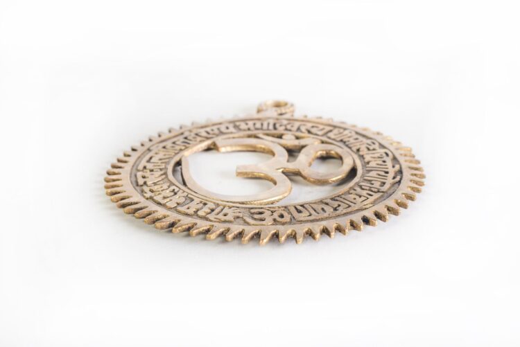 Figura OM 20 cms. en bronce - Imagen 2