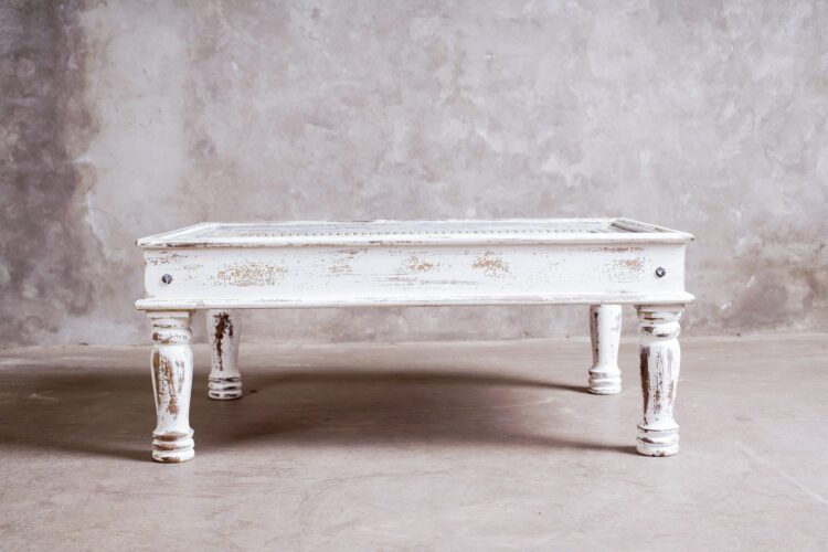 Mesa con cubierta tallada - Imagen 2