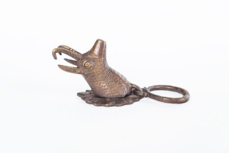 Tocapuerta de bronce venado