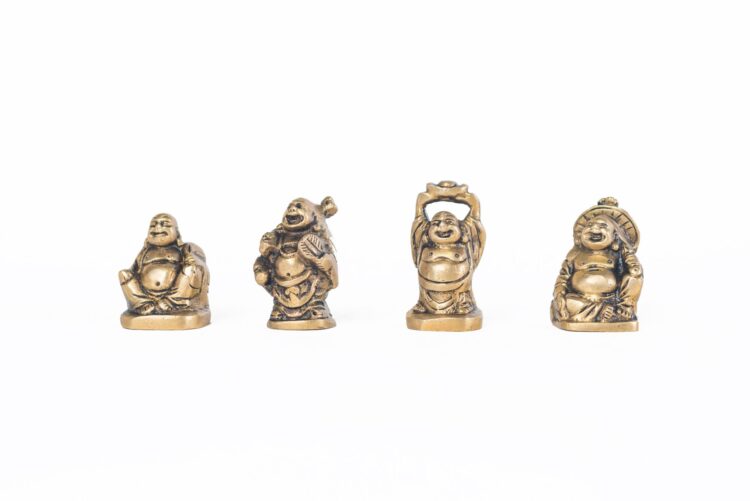 Buda feliz de bronce pequeño