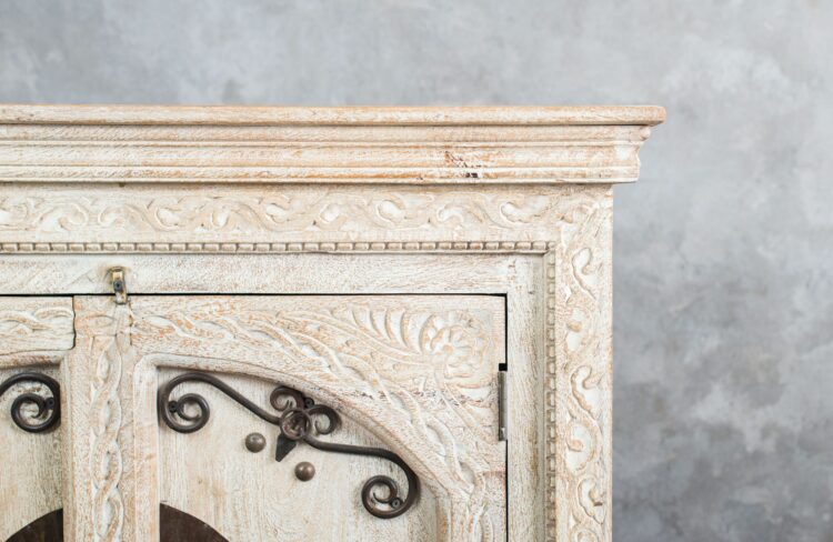 Cabinet hindu con aplicaciones en metal - Imagen 4