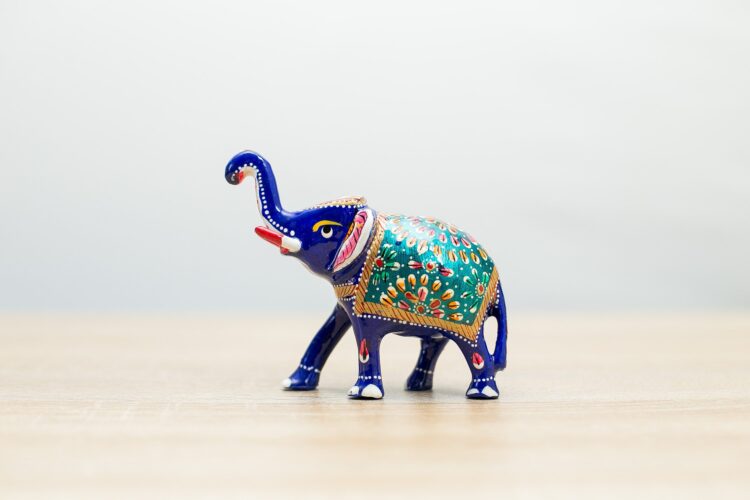 Elefante de metal