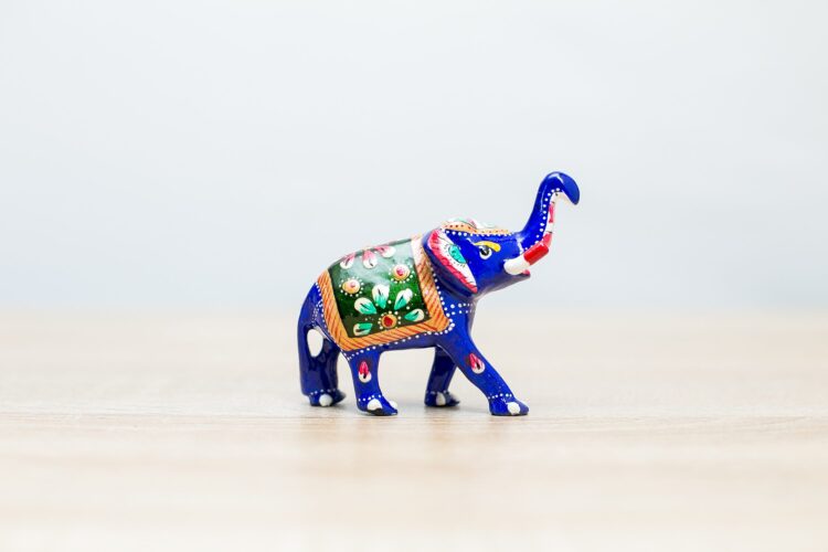 Elefante de metal