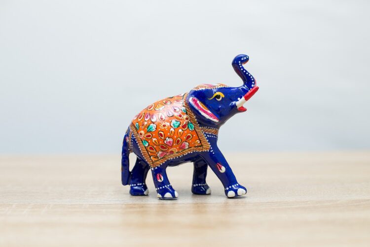 Elefante de metal