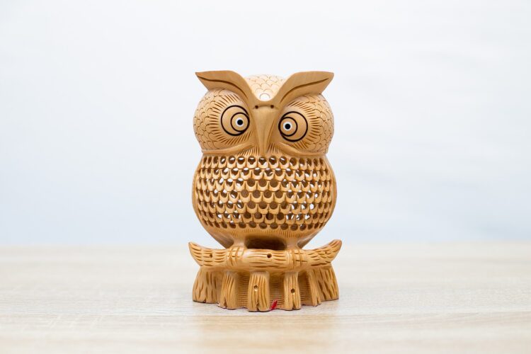 Búho de madera