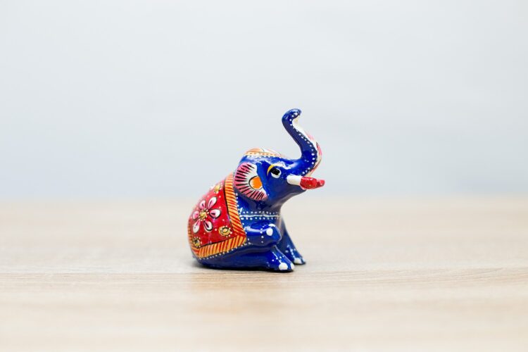 Elefante de metal Pintado