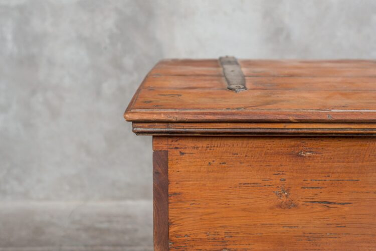 Baúl antiguo de madera - Imagen 4