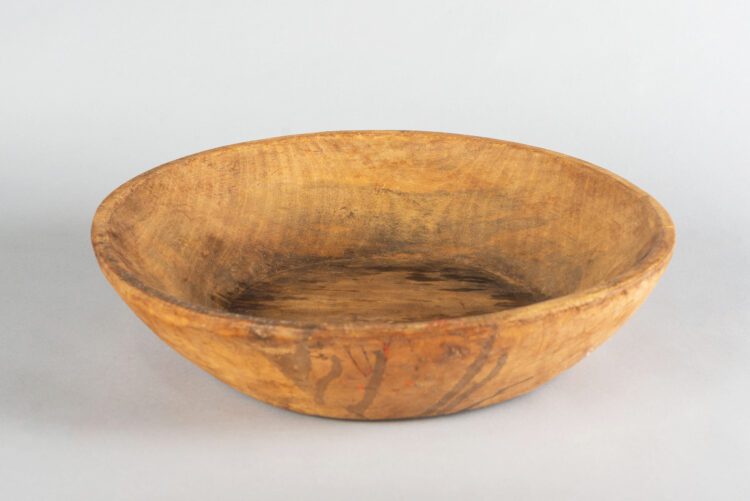 Fuente redonda de madera