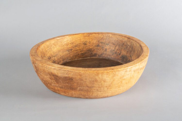 Fuente redonda de madera