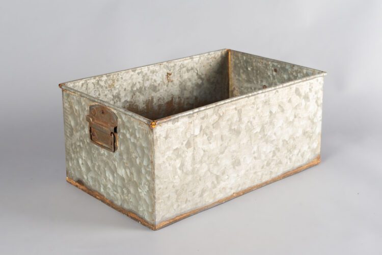 Contenedor rectangular de metal - Imagen 3
