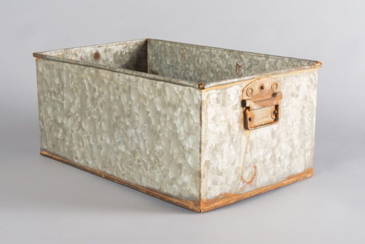 Contenedor rectangular de metal - Imagen 4