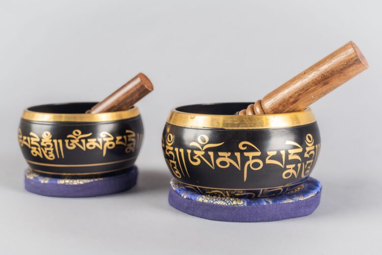 Cuenco tibetano 14 cms diámetro. Diseño interior 5 Budas - Imagen 2
