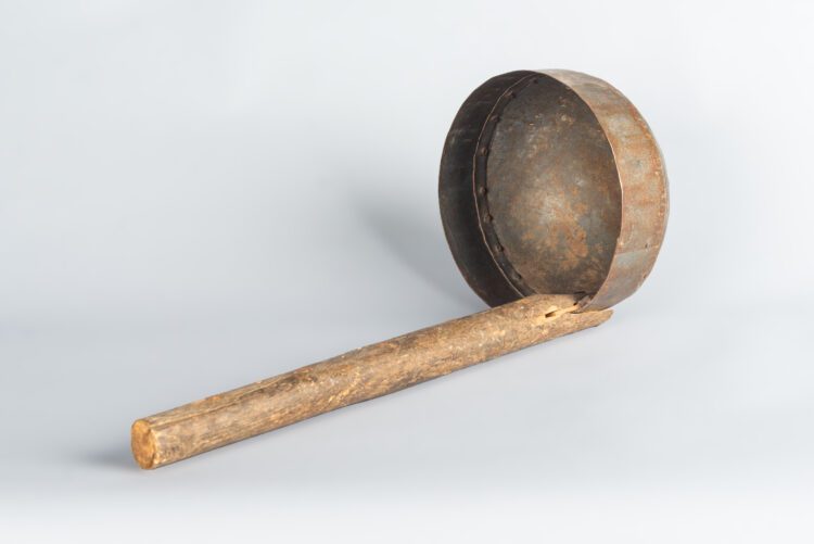 Cucharón de Fierro y Madera - Imagen 2
