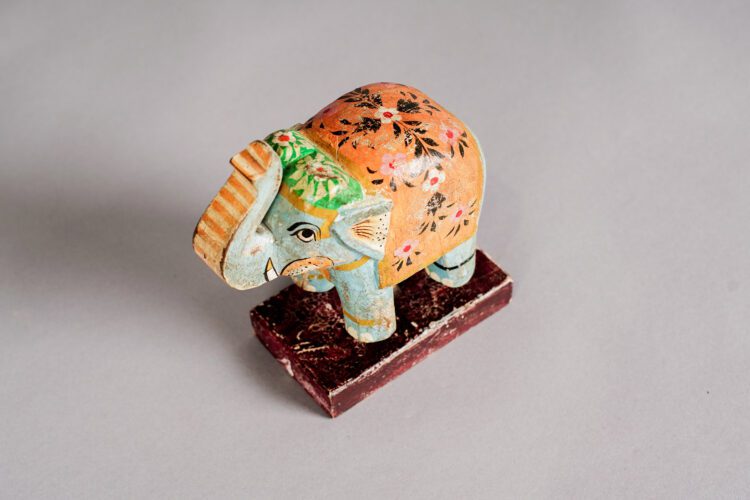 Elefante de madera Pintado - Imagen 5