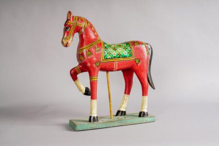 Caballo Madera en Pedestal