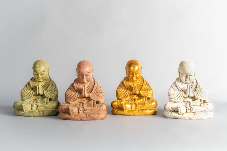 Monje Shaolin 25 cm Colores